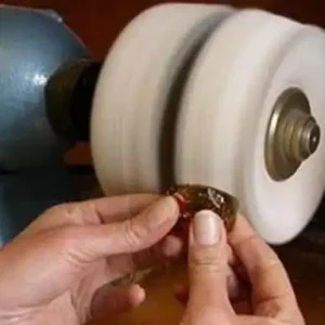 amber polishing with wheel cloth