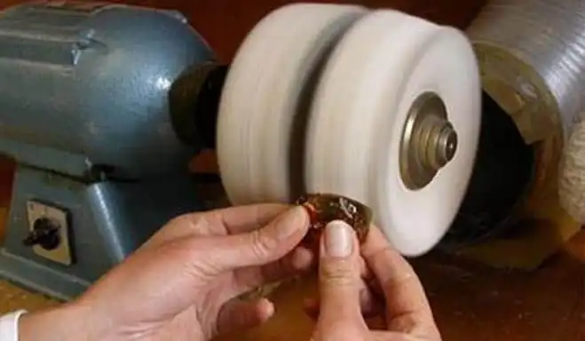 amber polishing with wheel cloth amber polishing with wheel cloth